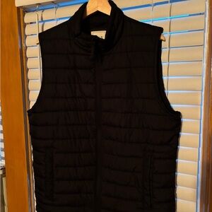 GAP Men's Dark Quilted Vest